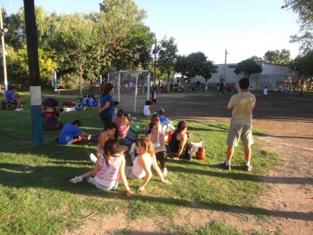 TANTO EL PUBLICO LOCAL, COMO EL VISITANTE DISPONE DE LOS SERVICIOS BASICOS Y DE LA TRANQUILIDAD DE UN LUGAR EN CONTACTO CON LA NATURALEZ
